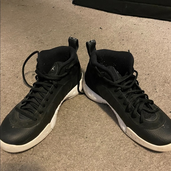 Black and white Jordans - Picture 3 of 3